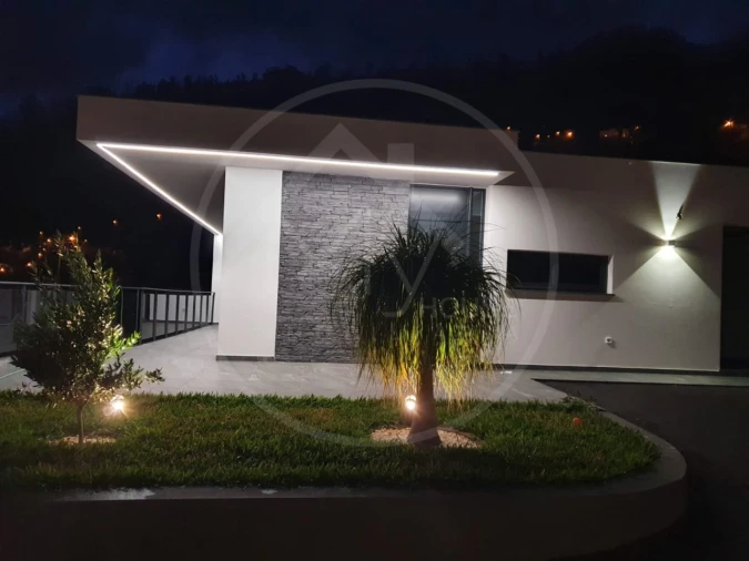 Moradia T4 para Venda em Arco da Calheta Foto 9