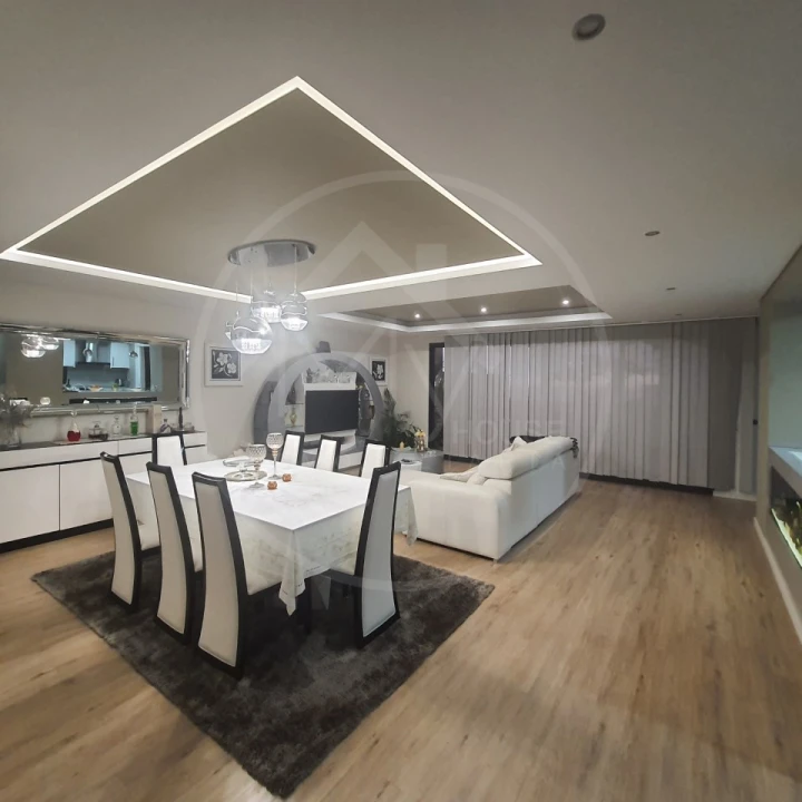 Moradia T4 para Venda em Estreito da Calheta Foto 3