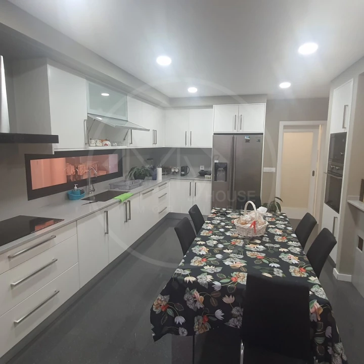 Moradia T4 para Venda em Estreito da Calheta Foto 6