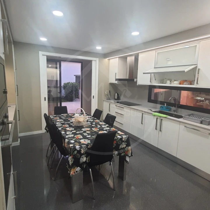 Moradia T4 para Venda em Estreito da Calheta Foto 7