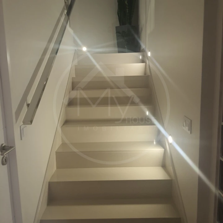 Moradia T4 para Venda em Estreito da Calheta Foto 11