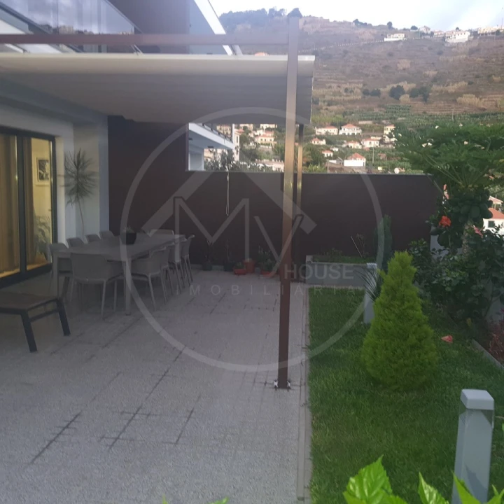 Moradia T4 para Venda em Estreito da Calheta Foto 19