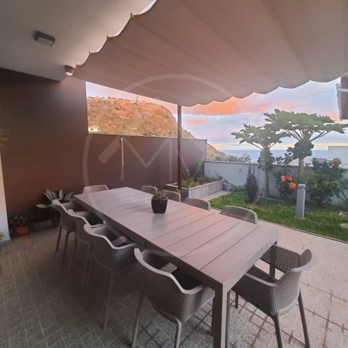 Moradia T4 para Venda em Estreito da Calheta Foto 2