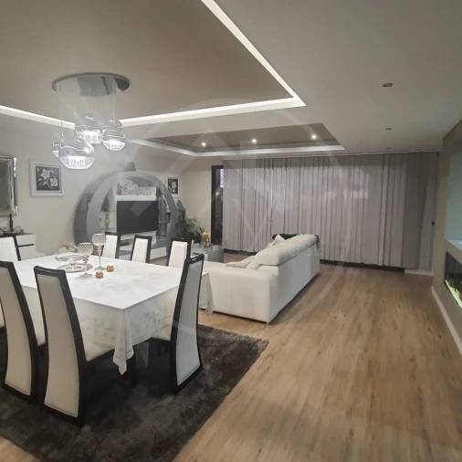 Moradia T4 para Venda em Estreito da Calheta Foto 4