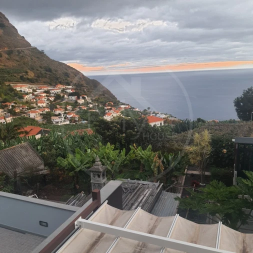 Moradia T4 para Venda em Estreito da Calheta Foto 26