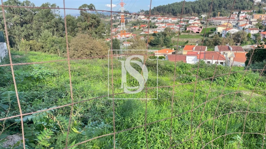 Terreno para Venda em Selho (São Jorge) Foto 2
