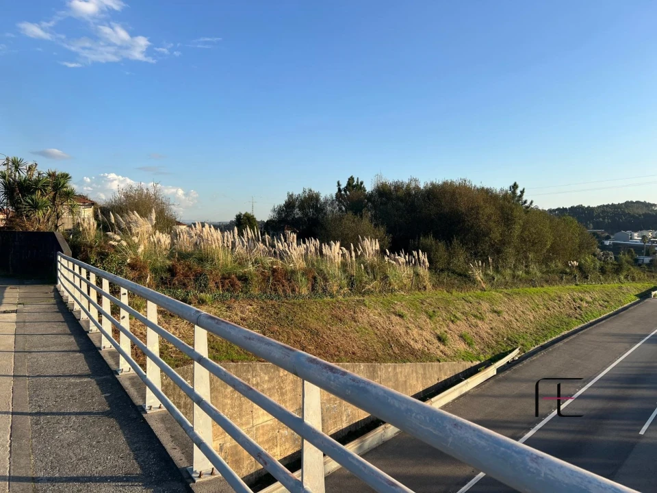 Terreno para Venda em Vilar de Andorinho Foto 1