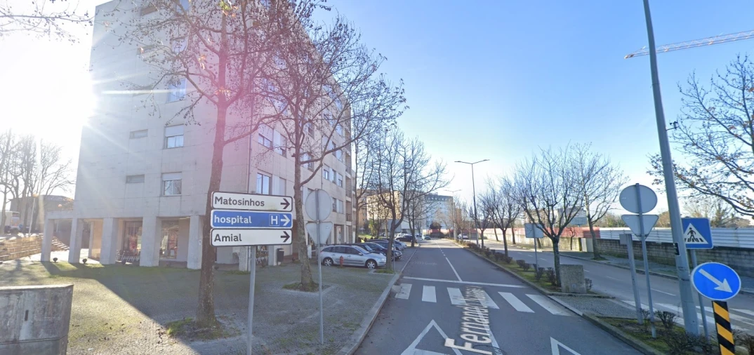 Armazém para Arrendamento em Pedrouços Foto 2