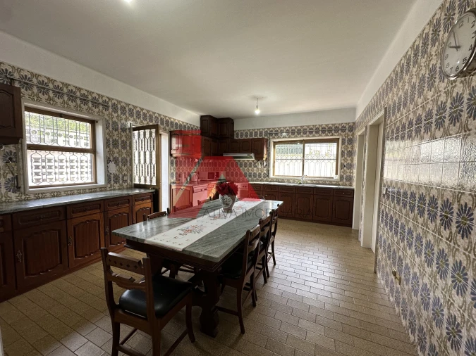 Moradia T6 para Venda em Oliveira, São Paio e São Sebastião Foto 14