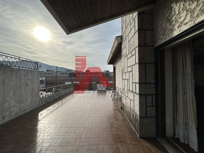 Moradia T6 para Venda em Oliveira, São Paio e São Sebastião Foto 9