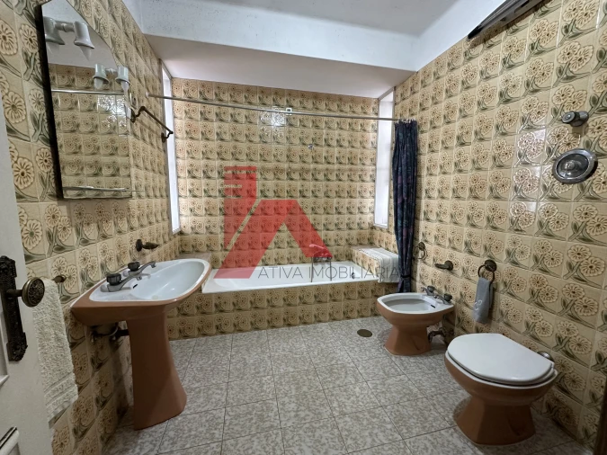 Moradia T6 para Venda em Oliveira, São Paio e São Sebastião Foto 2