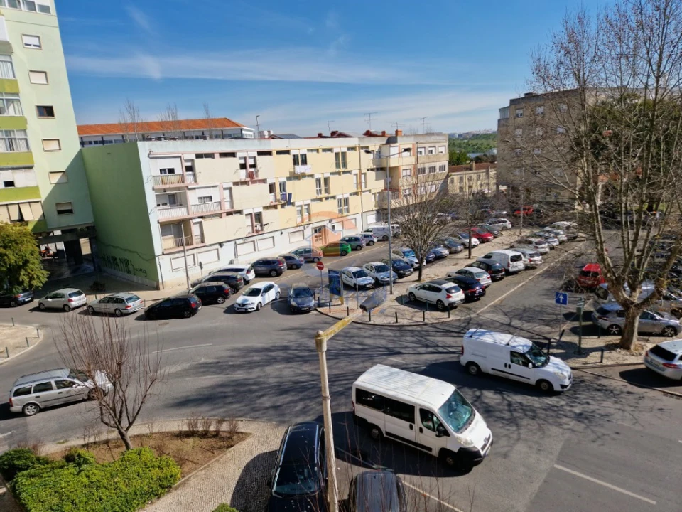 Apartamento T2 para Venda em Pontinha e Famões Foto 1
