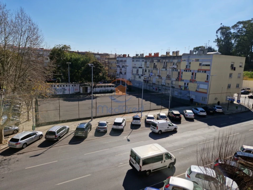 Apartamento T2 para Venda em Pontinha e Famões Foto 13
