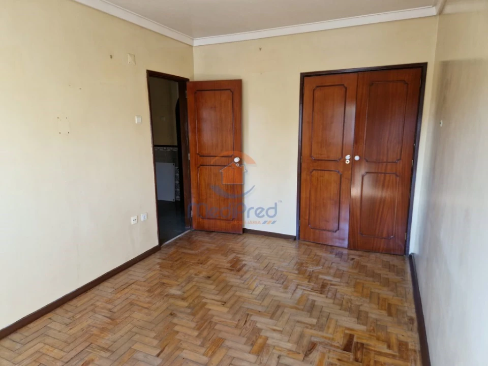 Apartamento T2 para Venda em Pontinha e Famões Foto 17