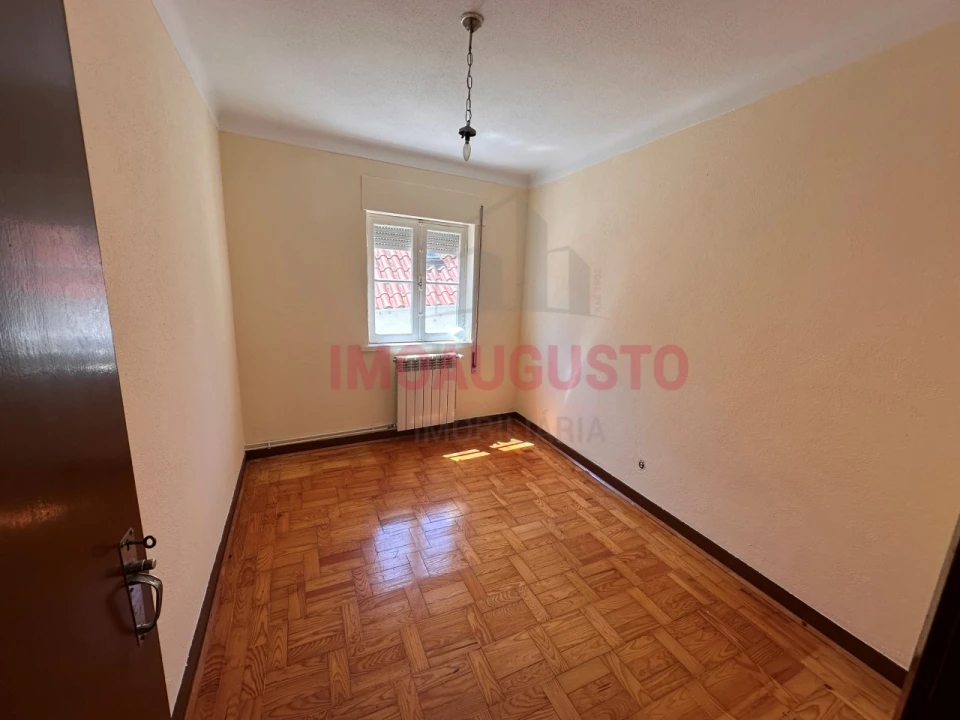 Moradia T4 para Venda em Manteigas (São Pedro) Foto 7