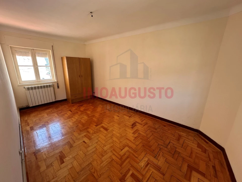 Moradia T4 para Venda em Manteigas (São Pedro) Foto 11