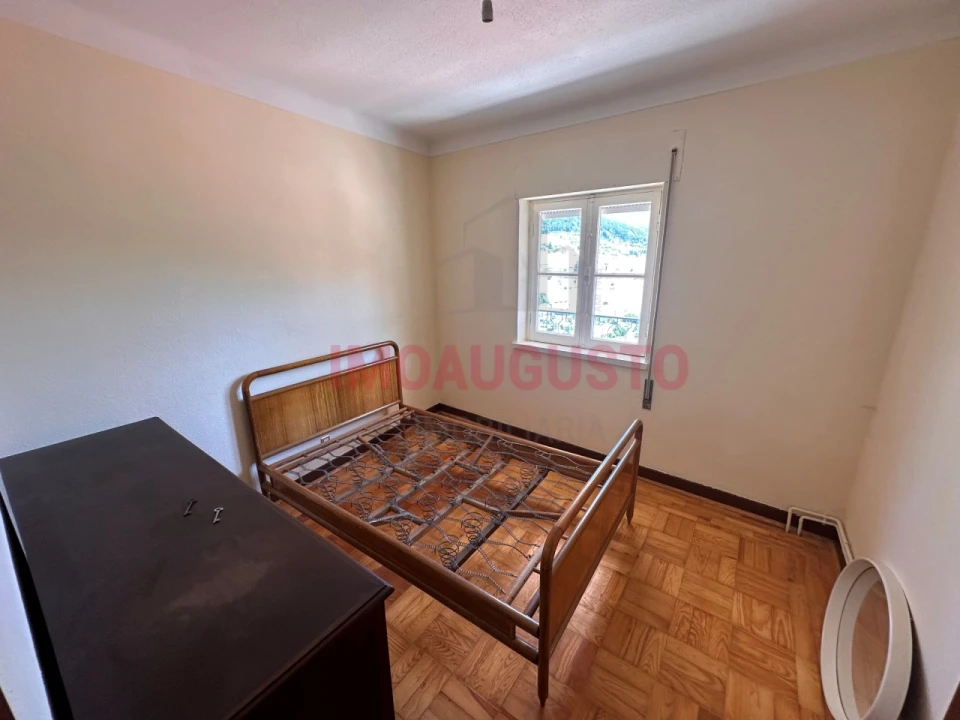 Moradia T4 para Venda em Manteigas (São Pedro) Foto 13