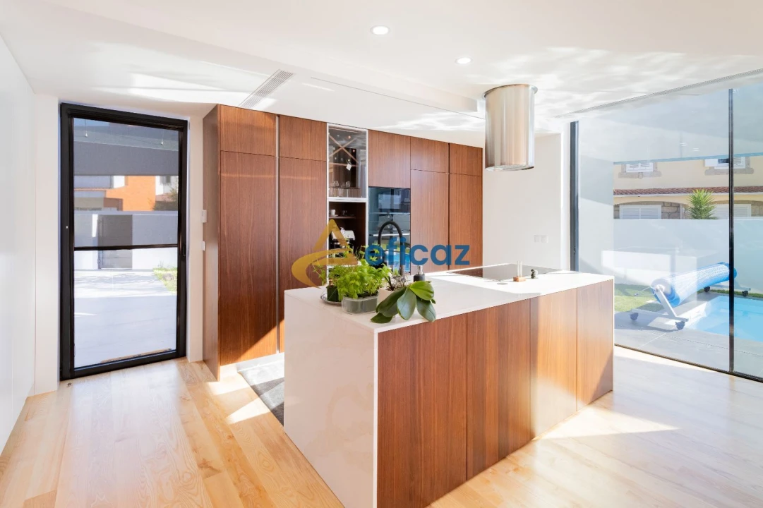 Moradia T4 para Venda em Vila Nova da Telha Foto 7