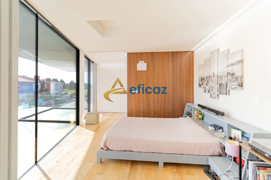 Moradia T4 para Venda em Vila Nova da Telha Foto 15