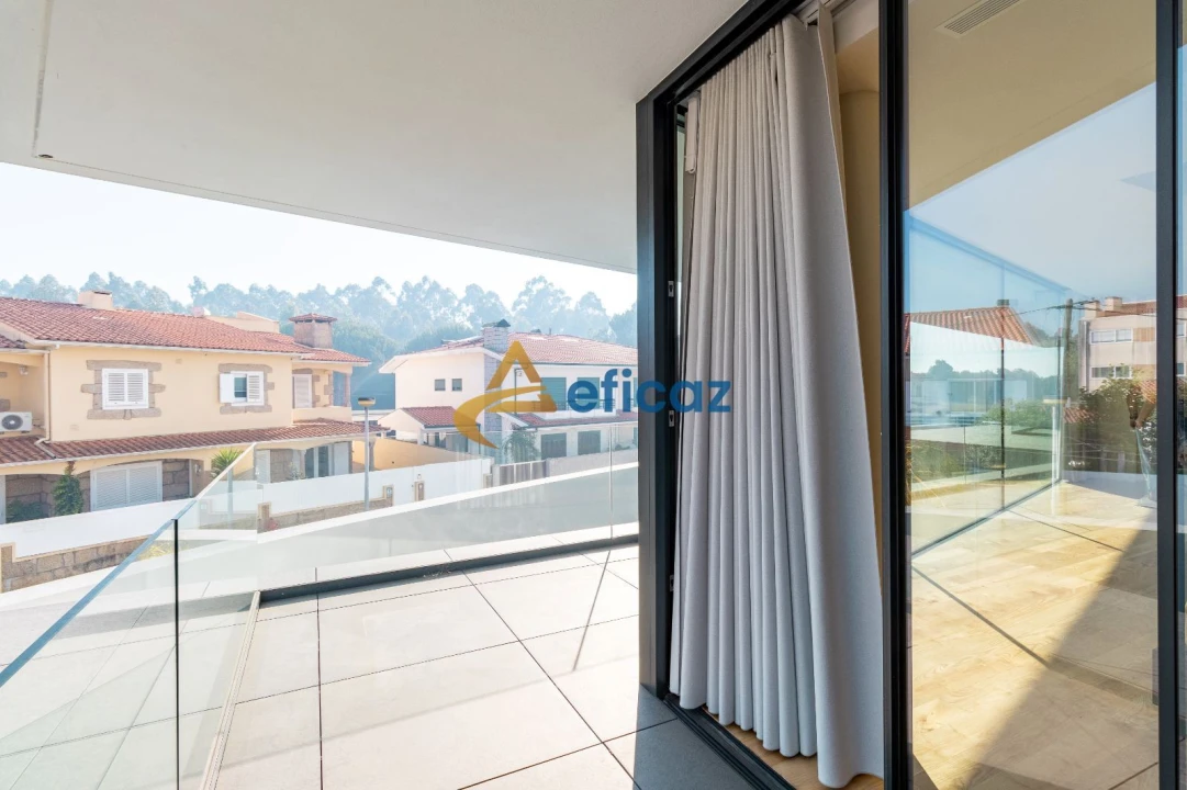 Moradia T4 para Venda em Vila Nova da Telha Foto 19