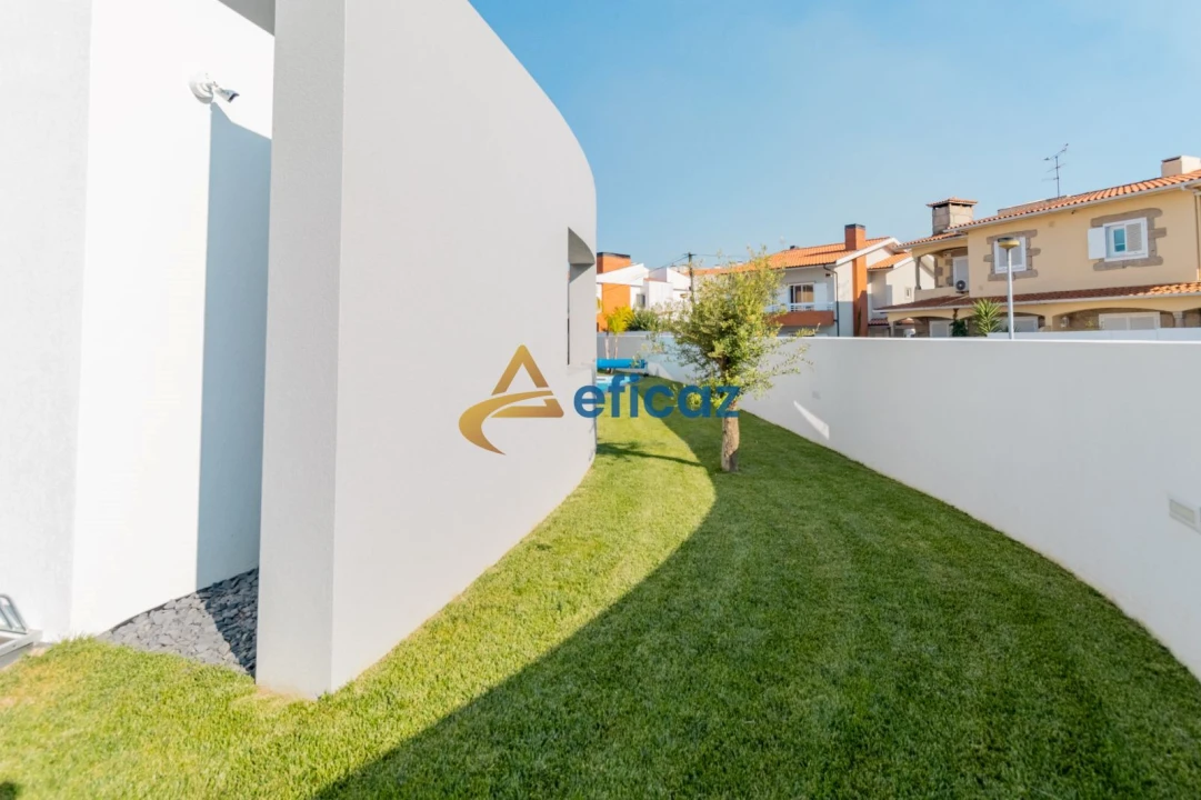 Moradia T4 para Venda em Vila Nova da Telha Foto 24