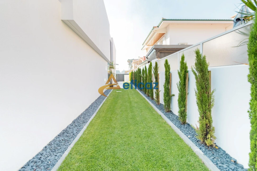 Moradia T4 para Venda em Vila Nova da Telha Foto 28