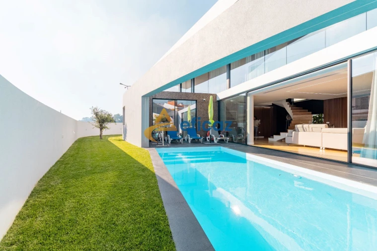 Moradia T4 para Venda em Vila Nova da Telha Foto 23