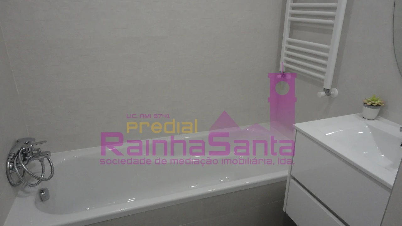 Apartamento T4 para Venda em Buarcos Foto 12