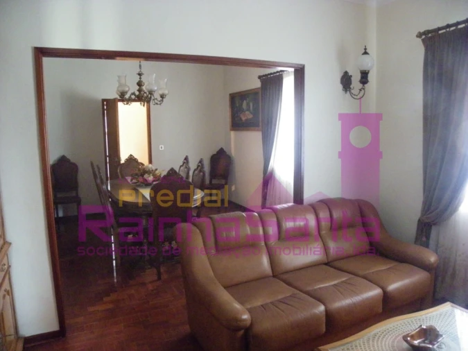 Moradia T3 para Venda em Almalagues Foto 8