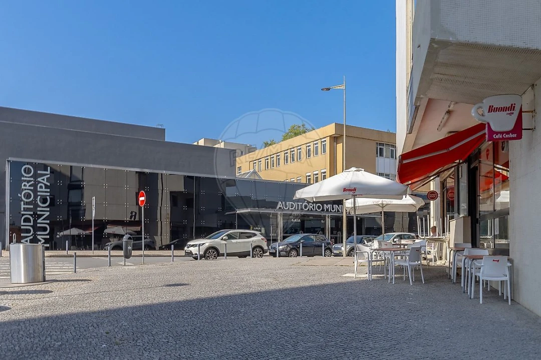 Negócio para Venda em Mafamude e Vilar do Paraíso Foto 2