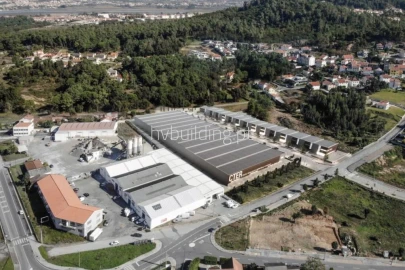 Armazém para Venda em Vila Nova de Anha