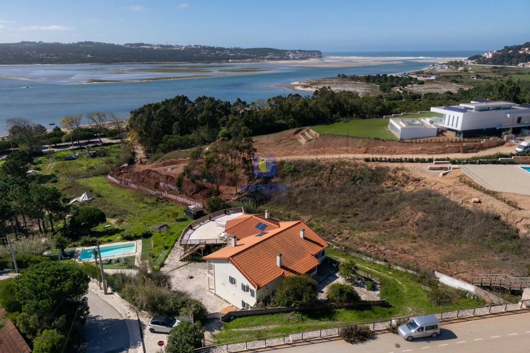 Moradia T4 para Venda em Foz do Arelho Foto 4