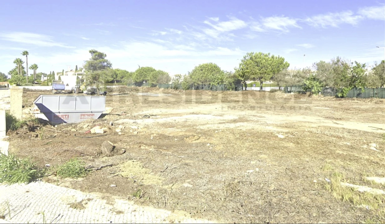 Terreno para Venda em Lagos (São Sebastião e Santa Maria) Foto 2