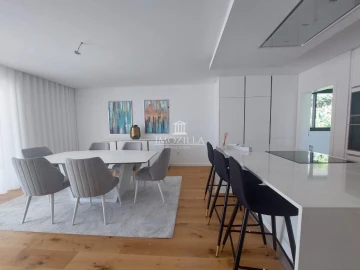 Apartamento T6 para Venda em Funchal (São Pedro)