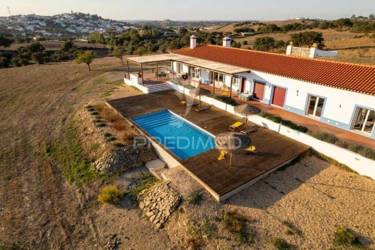 Moradia T5 para Venda em Ourique Foto 2