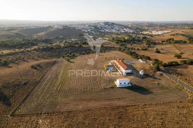 Moradia T5 para Venda em Ourique Foto 3