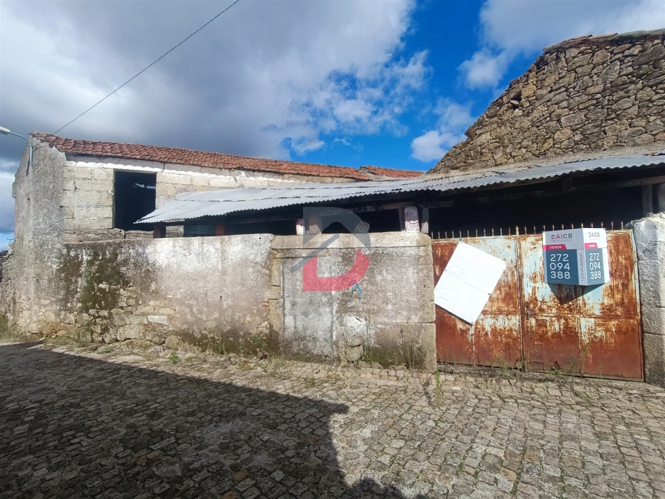 Moradia T0 para Venda em Escalos de Cima e Lousa Foto 1