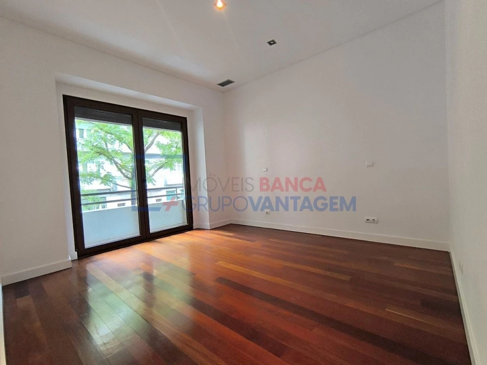 Apartamento T4 para Venda em Avenidas Novas Foto 11