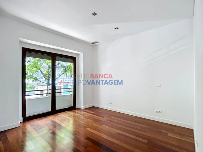 Apartamento T4 para Venda em Avenidas Novas Foto 14
