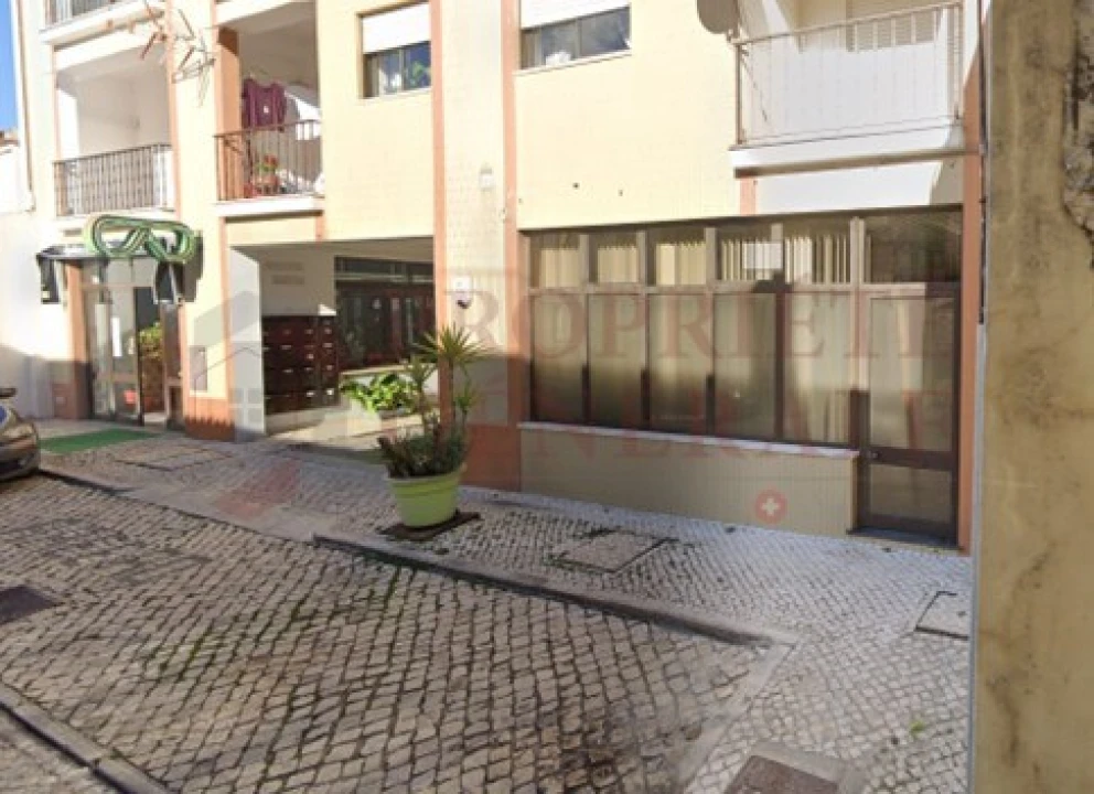 Negócio para Venda em Minde Foto 1