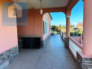 Moradia T6 para Venda em Albufeira e Olhos de Água