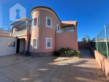 Moradia T6 para Venda em Albufeira e Olhos de Água