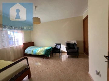 Moradia T6 para Venda em Albufeira e Olhos de Água
