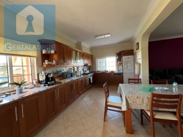 Moradia T6 para Venda em Albufeira e Olhos de Água