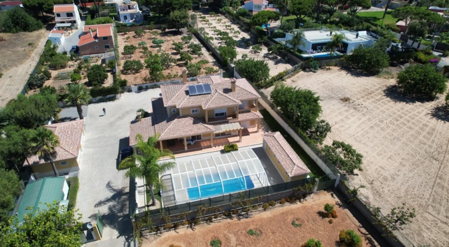 Moradia T5 para Venda em Quarteira