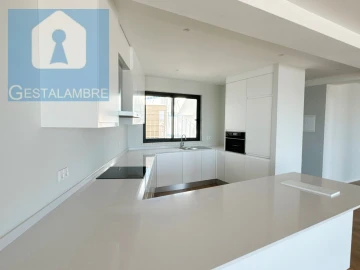 Apartamento T4 para Venda em Albufeira e Olhos de Água