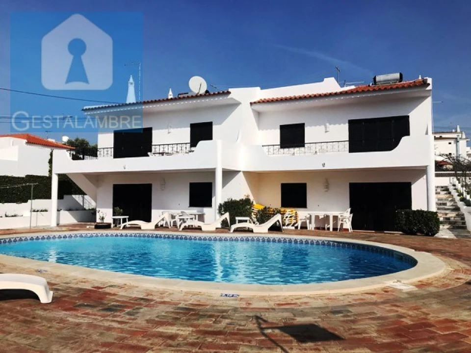 Moradia T5 para Venda em Albufeira e Olhos de Água Foto 1