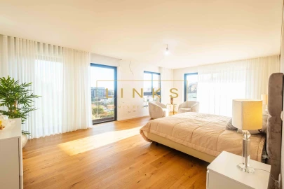 Apartamento T6 para Venda em Funchal (São Pedro)