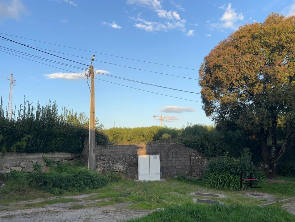 Terreno para Venda em Vilar de Andorinho Foto 1