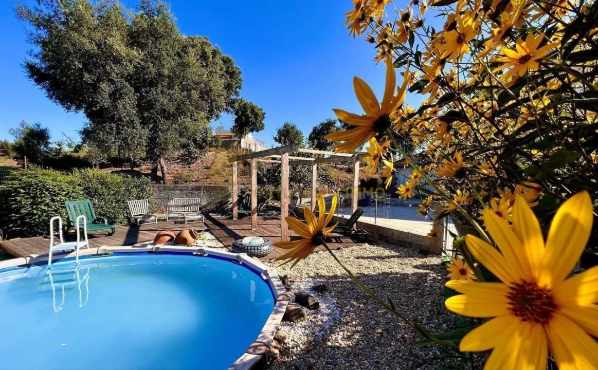 Moradia T4 para Venda em Vila Facaia Foto 1